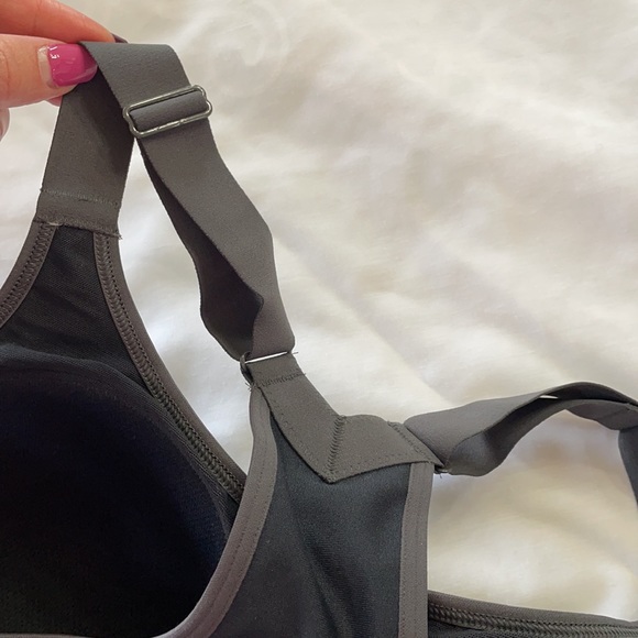 Under Armour adjustable racer-back bra - new with tags! - Picture 3 of 5